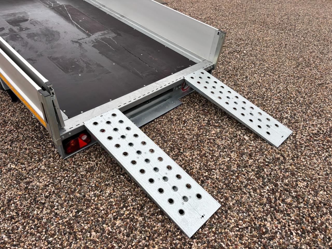 RIMORCHIO COSE CON SPONDE 4X2 2500 KG NUOVO