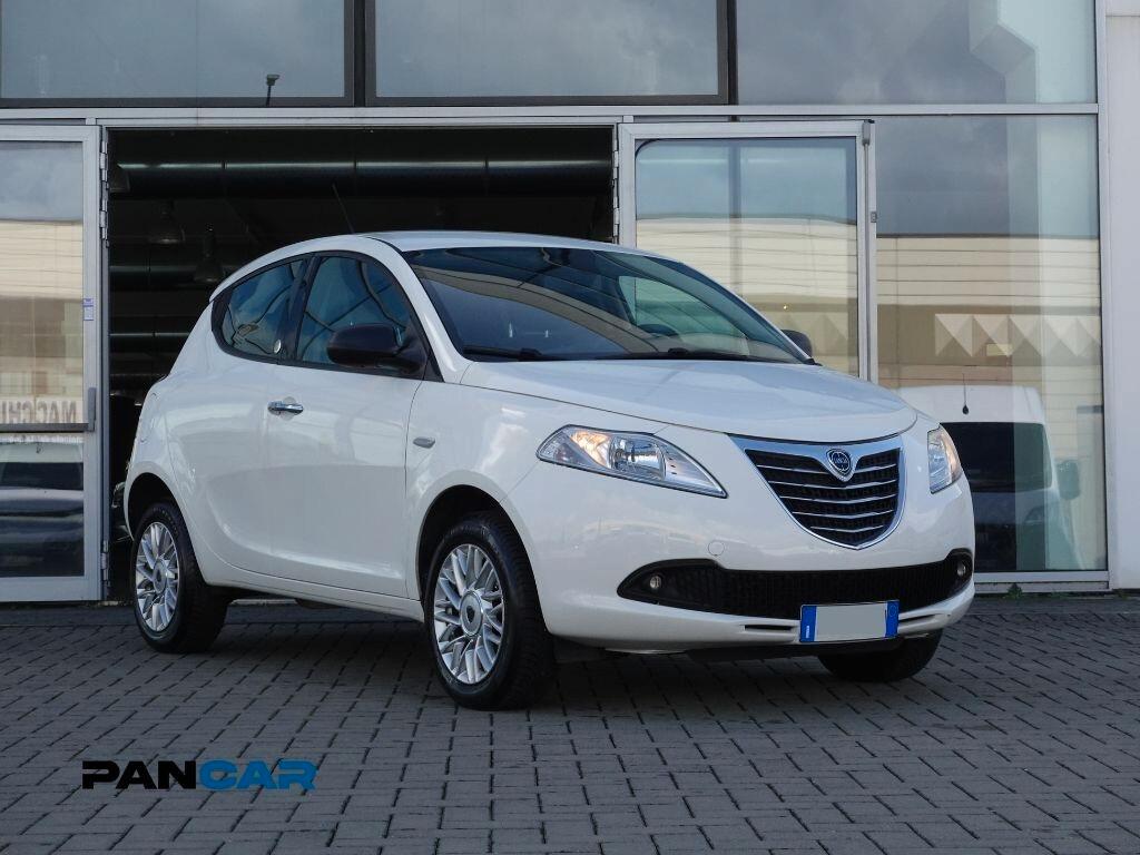 Lancia Ypsilon 0.9 TwinAir 85 CV 5 porte Metano Ecochic Silver
