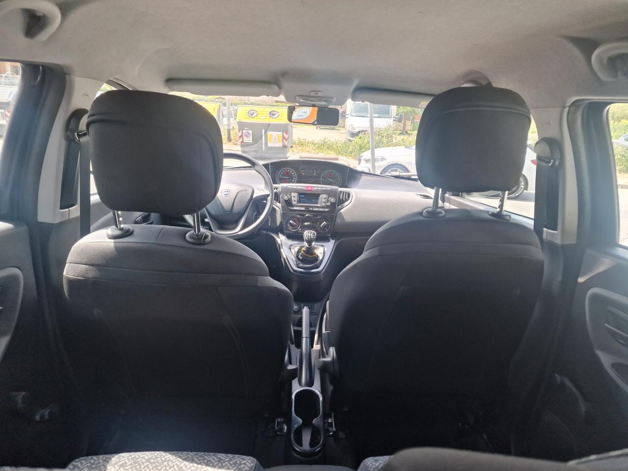Lancia Ypsilon 1.0 FireFly 5 porte S&S Hybrid Ecochic Silver
