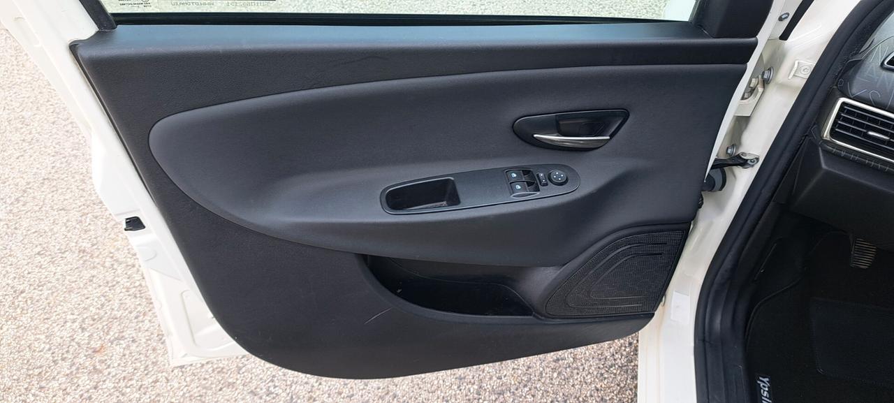 Lancia Ypsilon 0.9 TwinAir 85 CV 5 porte Metano Ecochic Silver