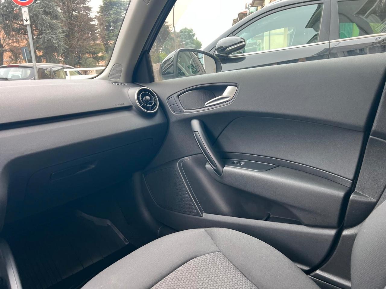 AUDI A1 1.0 TFSI SPB ULTRA S-LINE S-TRONIC 95cv