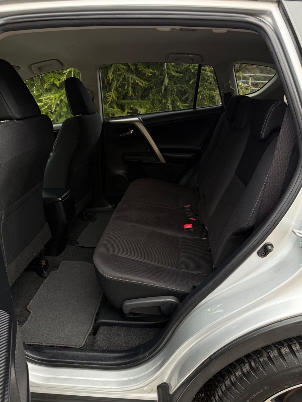 Toyota RAV 4 RAV4 2.0 D-4D 4WD Lounge White Ed.