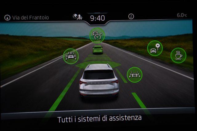 SKODA Karoq 2.0 TDI EVO SCR 115 CV DSG Executive *SOLO 6000KM!