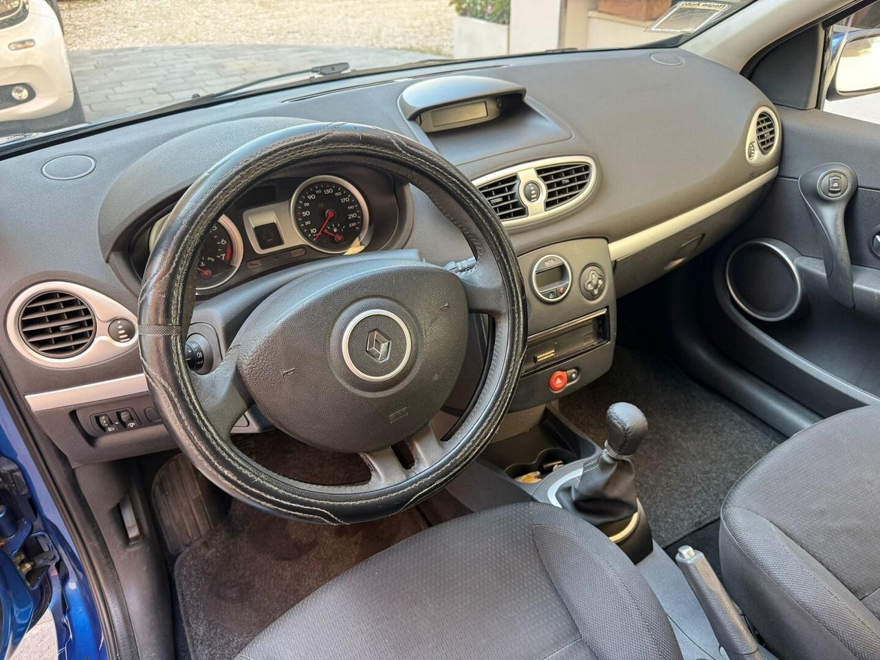 RENAULT Clio 1.2 16V 5 porte Luxe