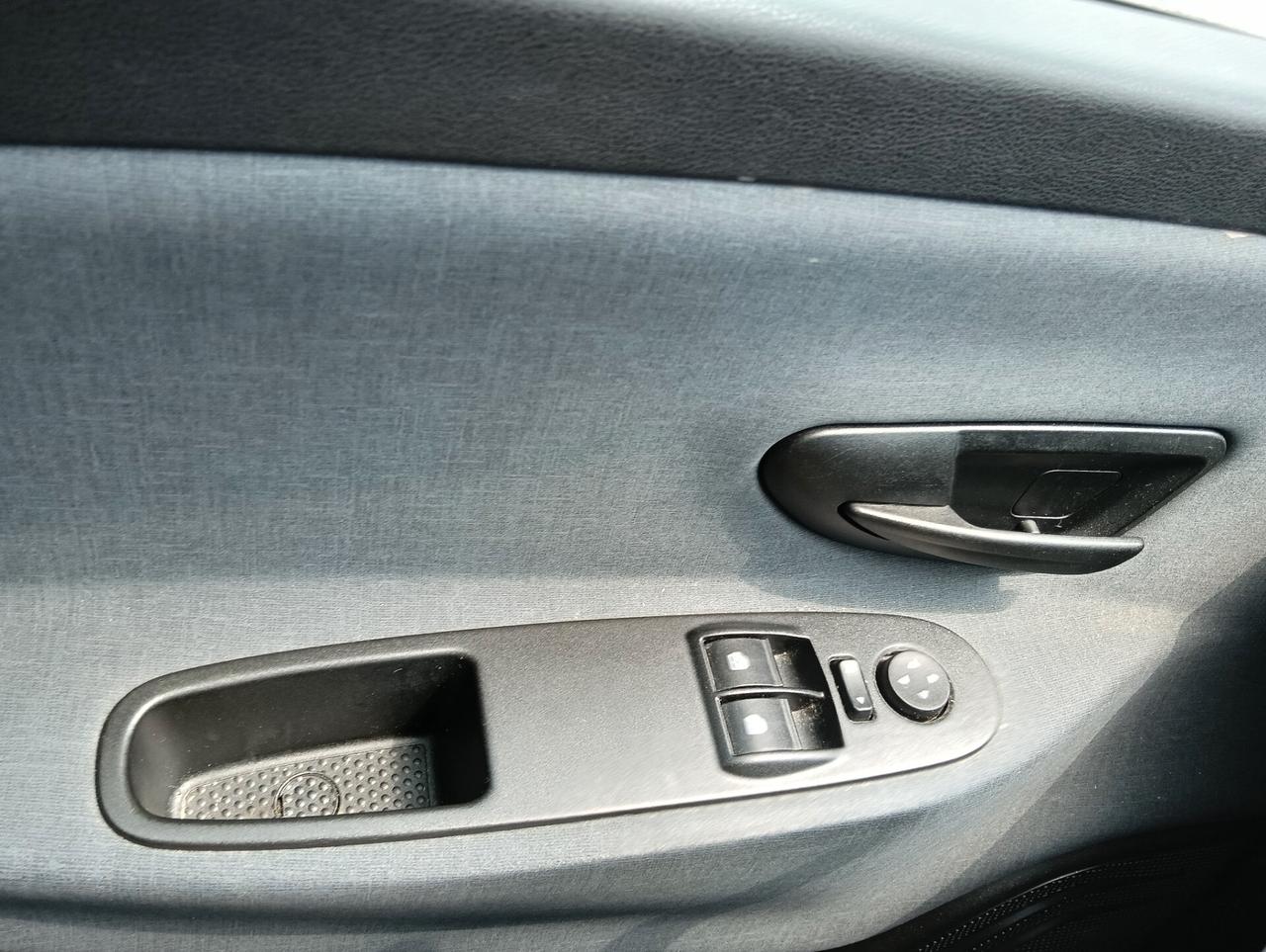 Lancia Ypsilon 1.0 ibrid