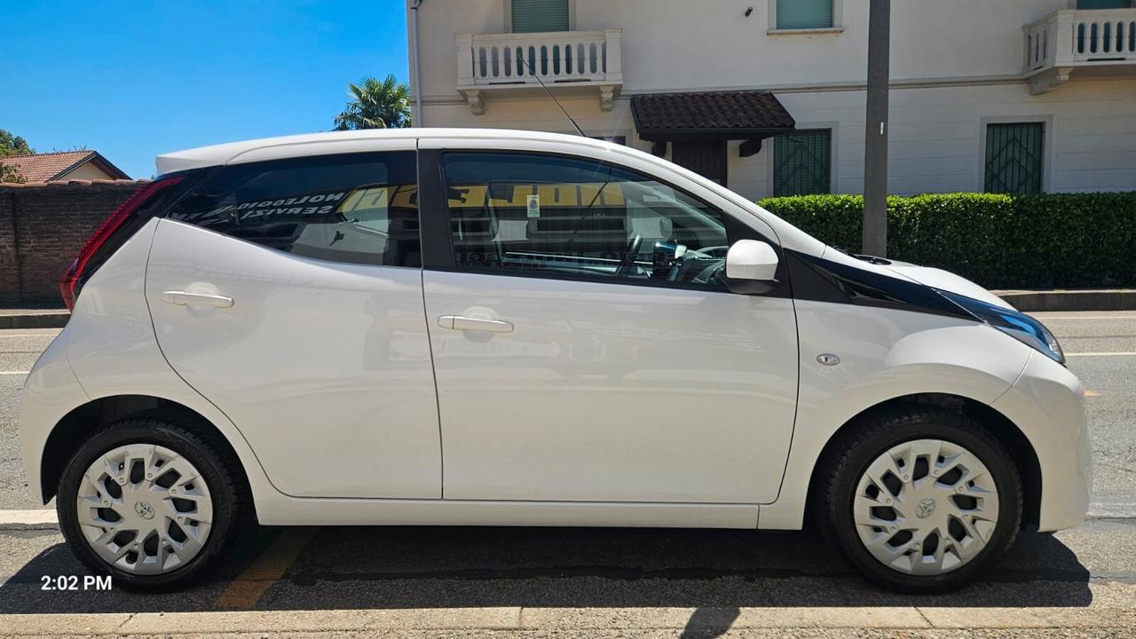 Toyota Aygo Connect 1.0 72 CV 5 porte x-play