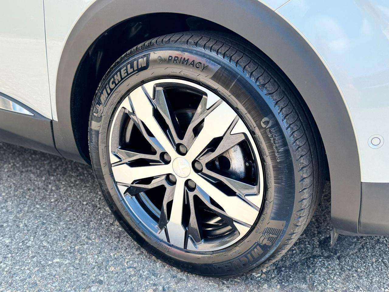 Peugeot 3008 BlueHDi 130 S&S EAT8 Allure