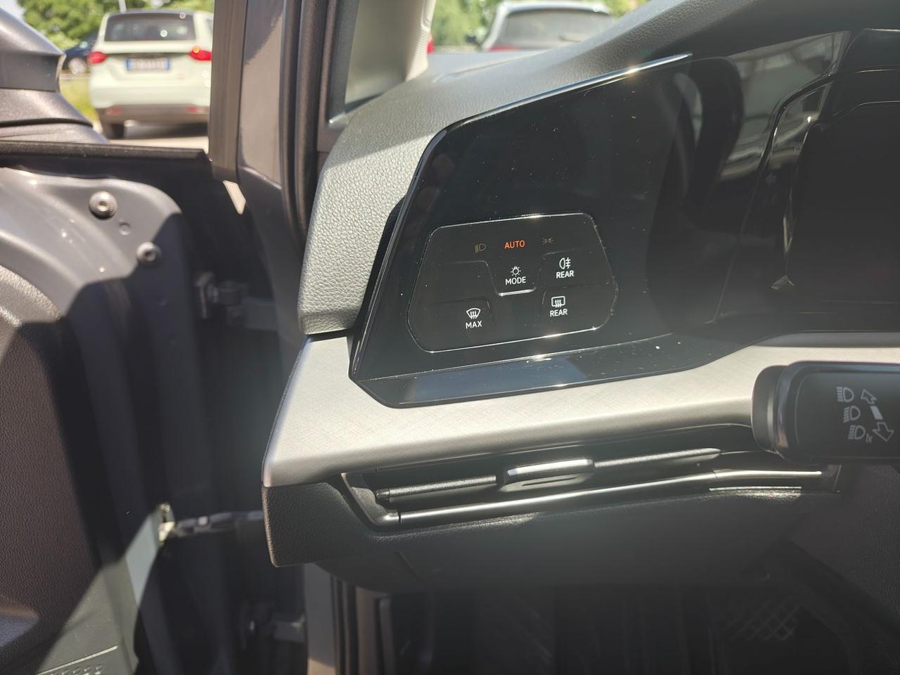Volkswagen Golf Life 1.5 eTSI MHEV #11253