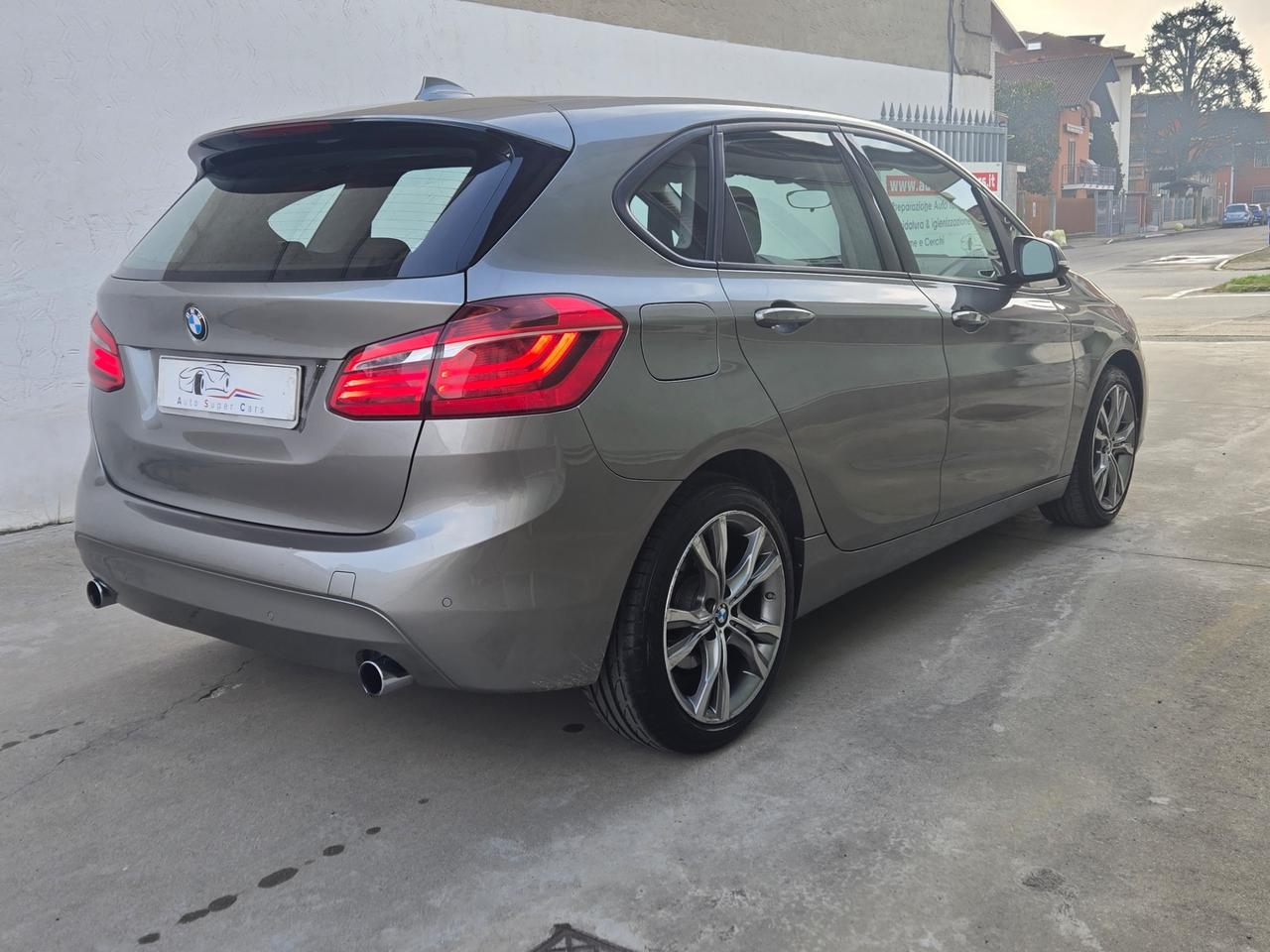BMW 220i Active Tourer Advantage