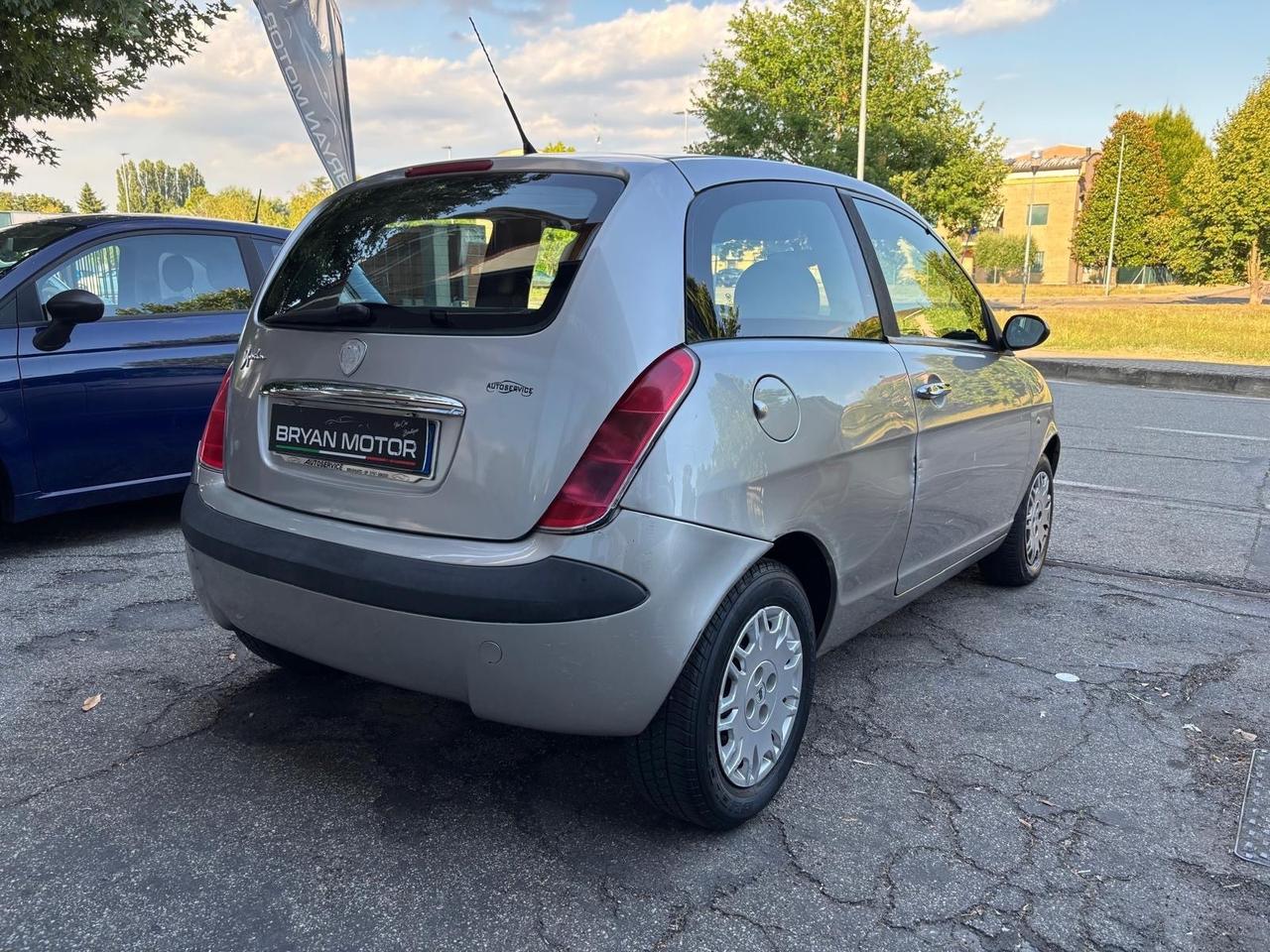 Lancia Ypsilon 1.2 16V Argento