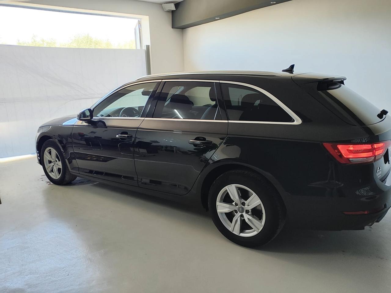 Audi A4 Avant 2.0 TDI 122 CV Sport automatica
