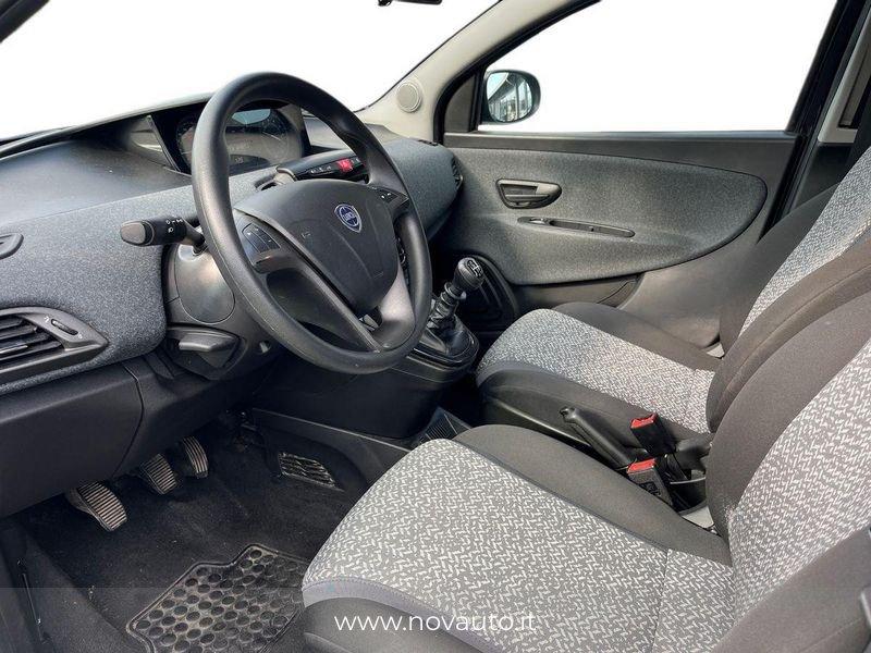 Lancia Ypsilon 1.0 FireFly 70cv Hybrid Silver