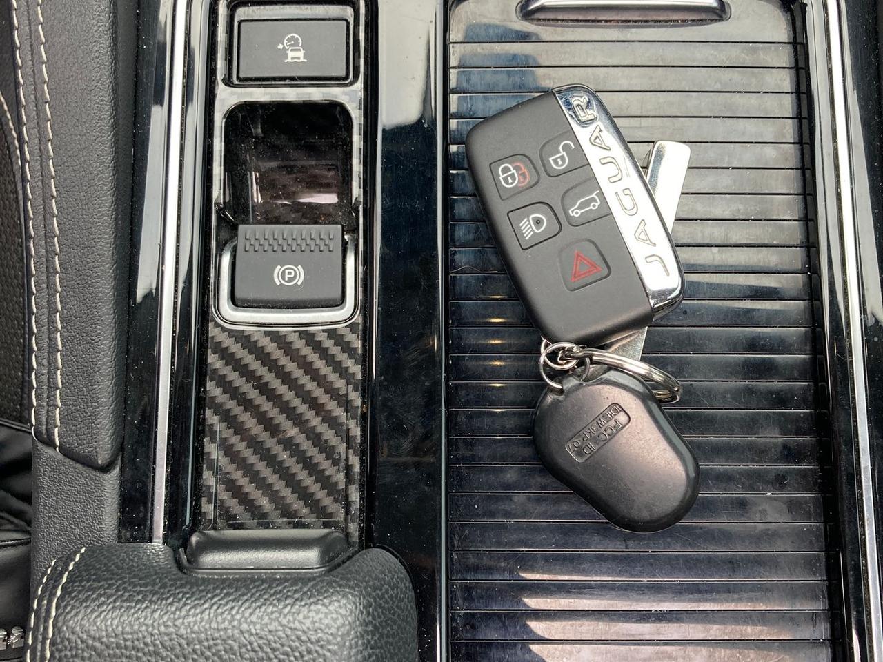 Jaguar F-Pace 2.0 20d Turbo R- #8436