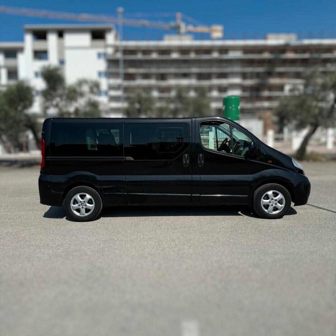 Opel Vivaro furgone 9 posti