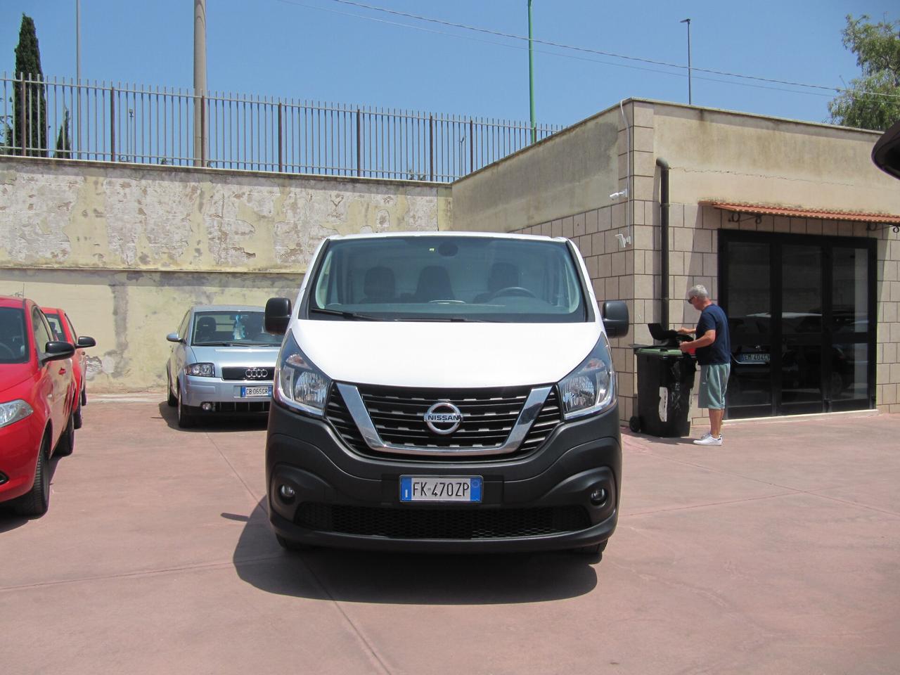 NISSAN NV300