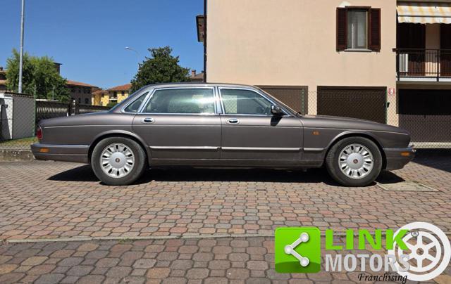 DAIMLER Six LWB 4.0L GUIDA A DESTRA