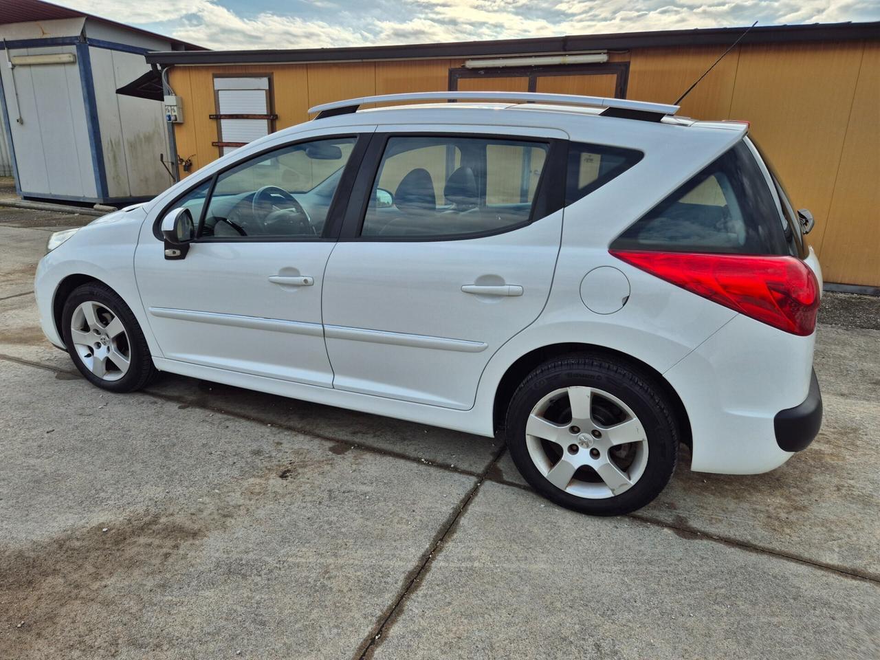 Peugeot 207 1.6 8V HDi 93CV SW Ciel Allure neopate