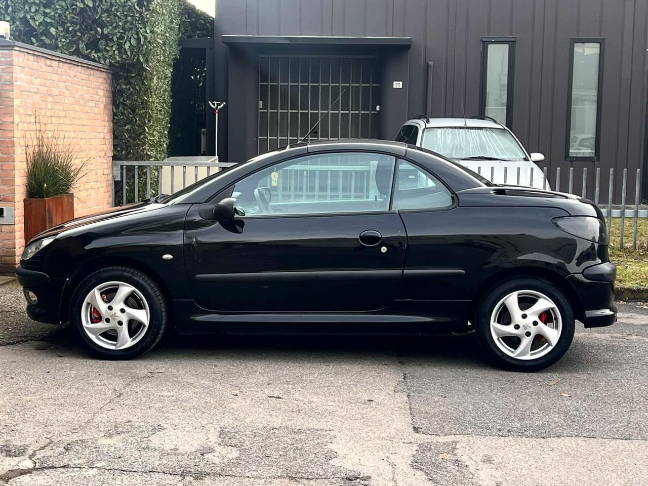 Peugeot 206 1.6i Cabrio-169.000-U.Prop-Tag.Cert-2002