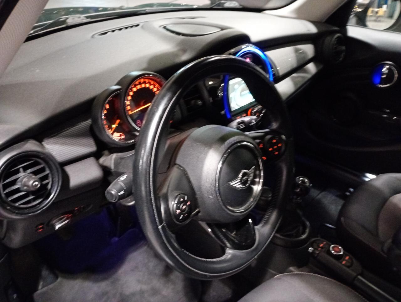 Mini Cooper D 1.5 5P