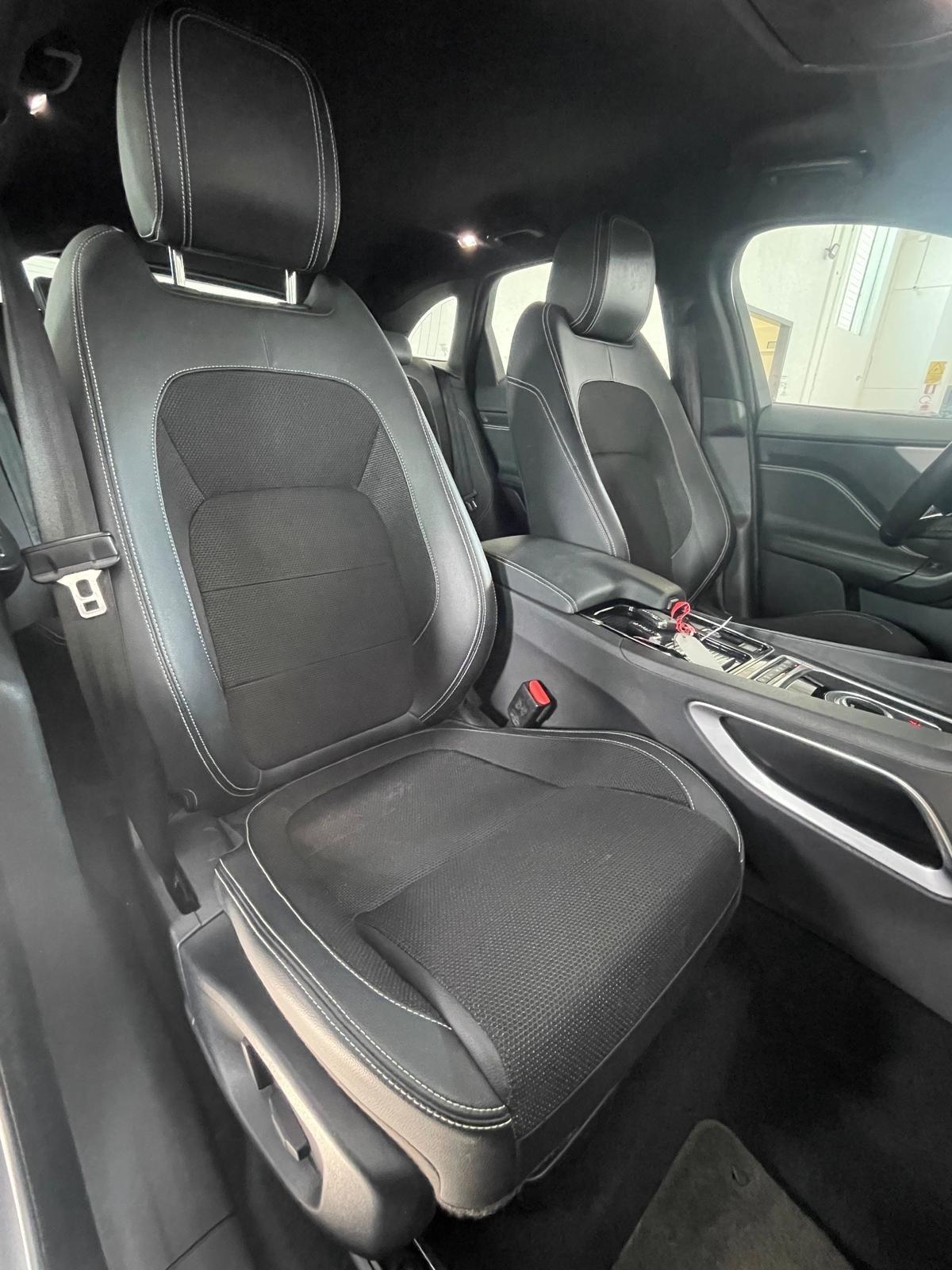 JAGUAR F-PACE 2.0 D 180 CV AWD R-Sport FULL DA VETRINA