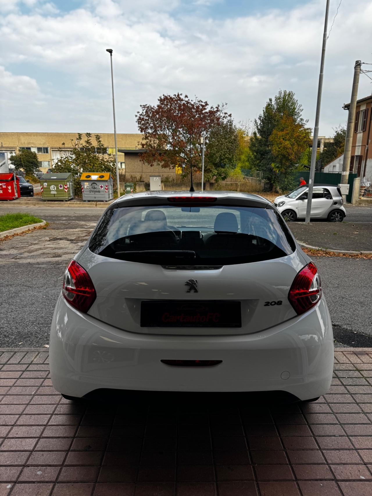 Peugeot 208 1.4 HDi 68 CV 5 porte Neopatentati