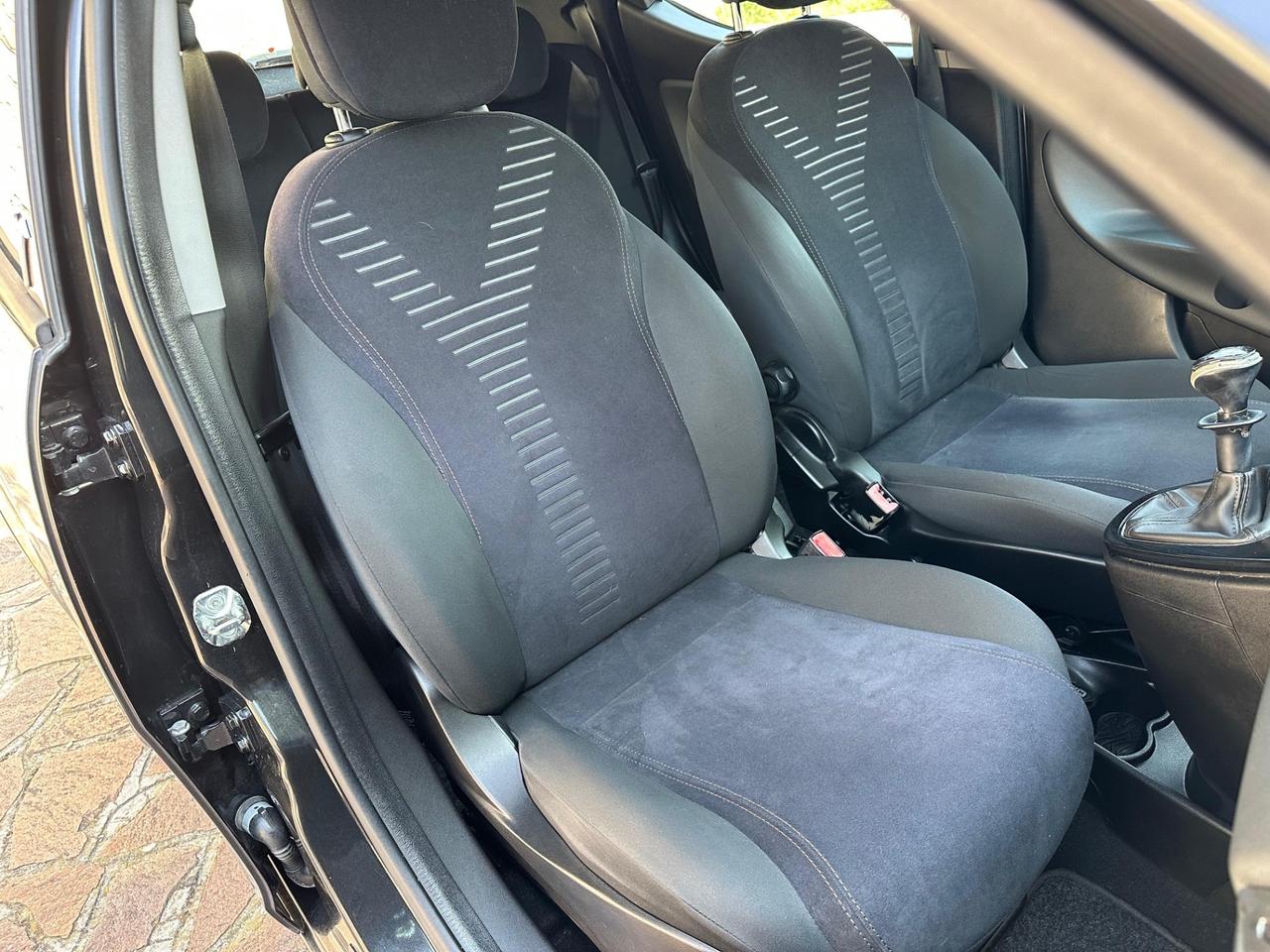 Lancia Ypsilon 1.2 69 CV 5 porte S&S Gold neopatentati