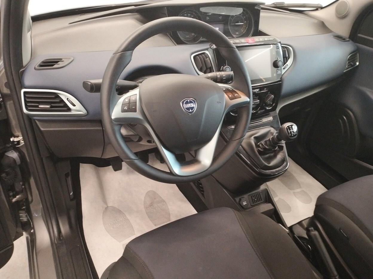 Lancia Ypsilon 1.0 FireFly 5 porte S&S Hybrid Silver