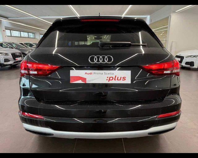 AUDI Q3 35 TFSI Business Advanced