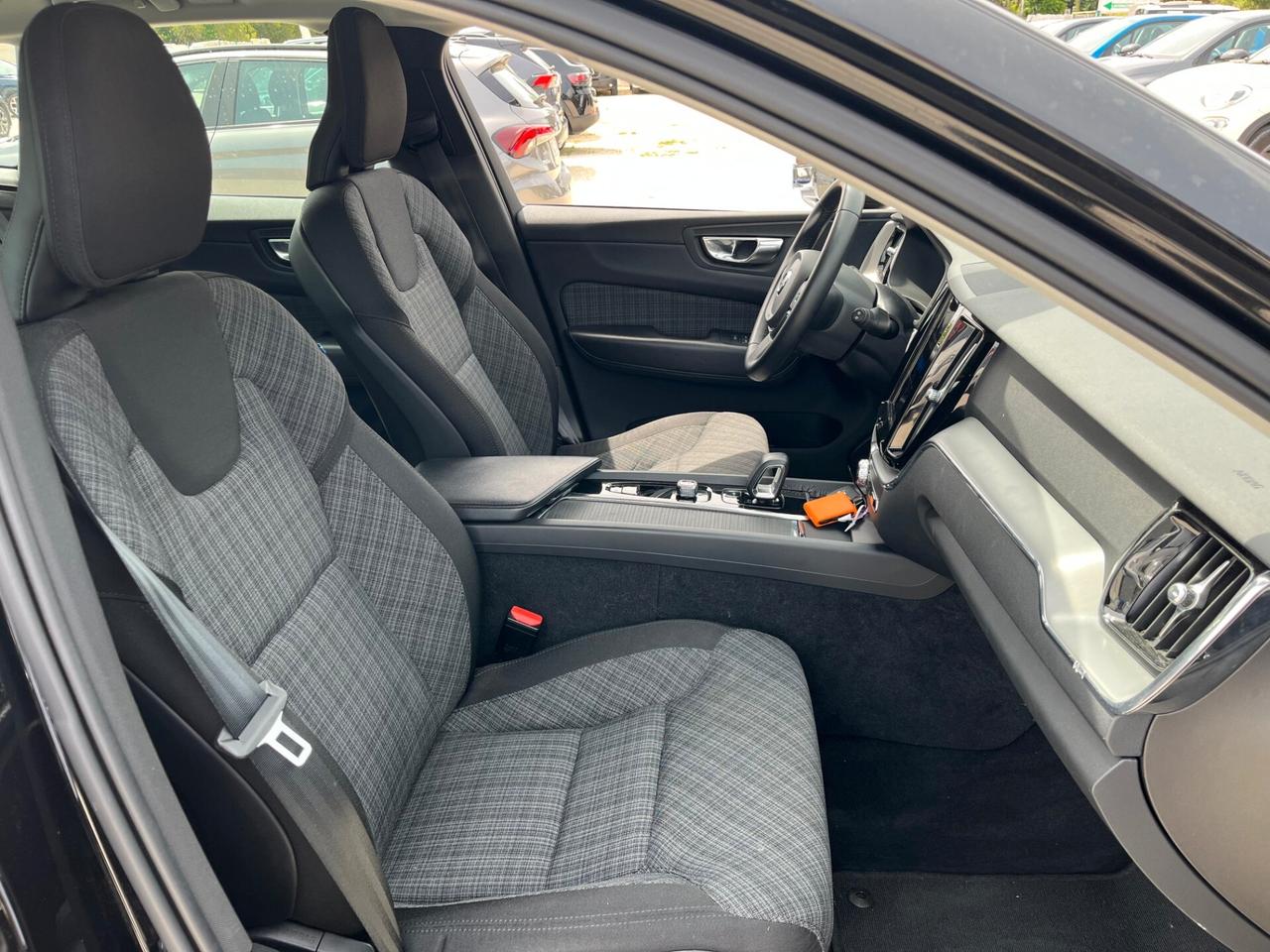 Volvo XC 60 B4 automatico Essential - Unico proprietario - 60.782 km