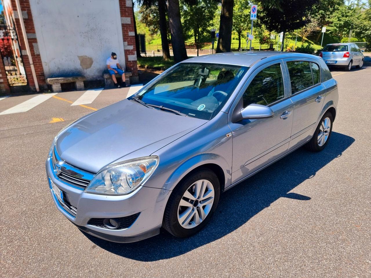 Opel Astra 1.4 16V ADATTA A NEOPATENTATI