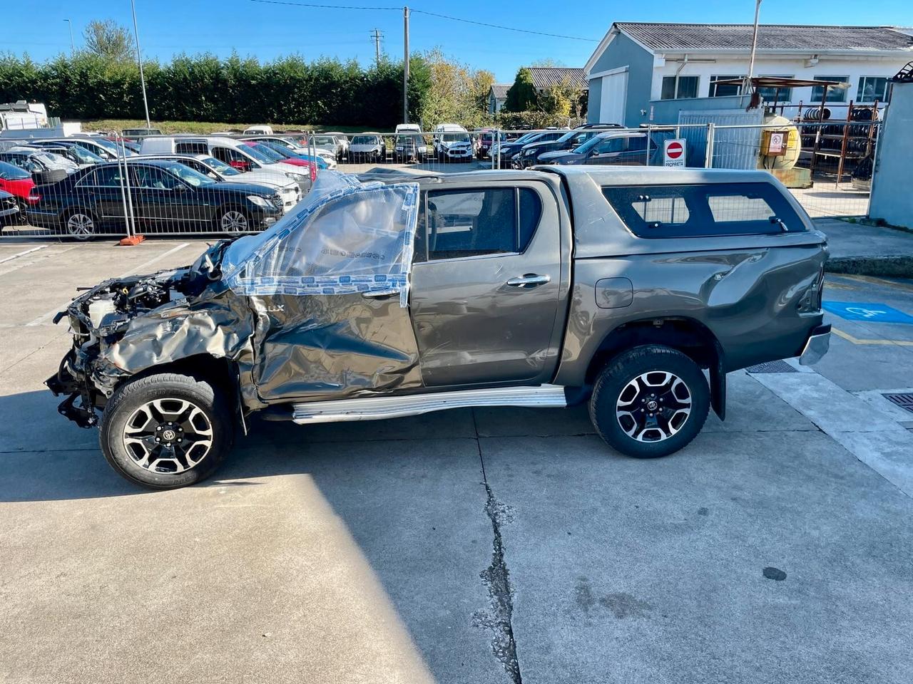Toyota Hilux 2.4 D-4D 4WD 4 porte Double Cab Lounge ***INCIDENTATO**