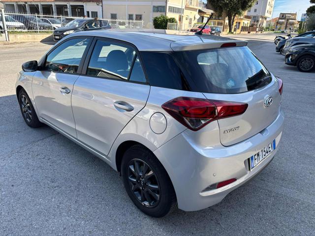 HYUNDAI i20 1.2 84 CV 5 porte Blackline