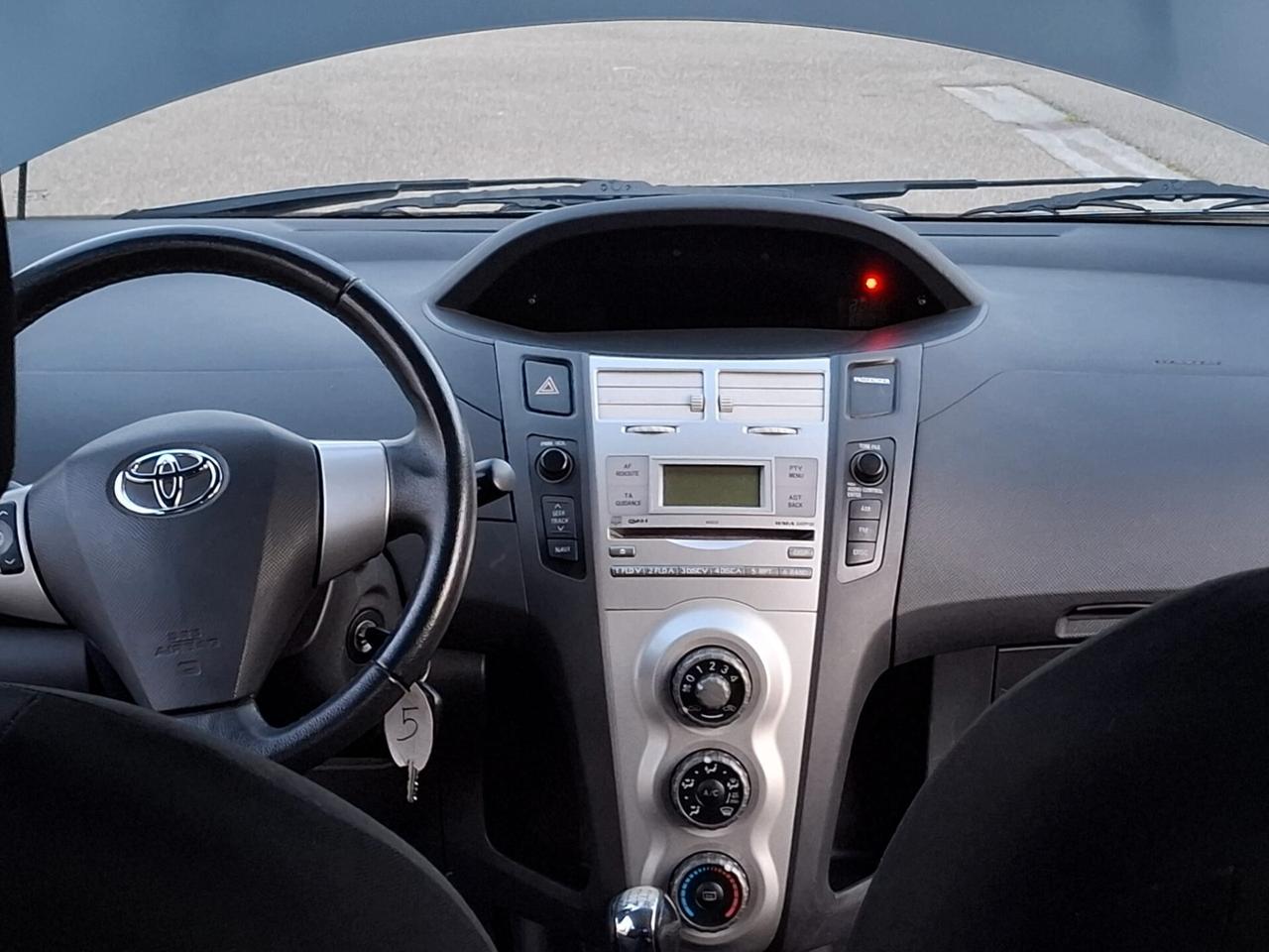 Toyota Yaris 1.0 3 porte SOLAMENTE 112.000 KM