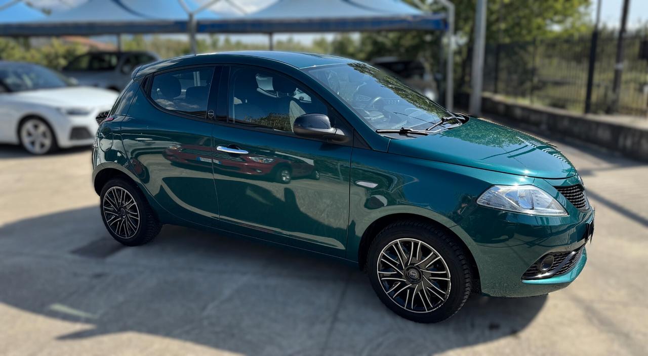 Lancia Ypsilon 1.0 FireFly 5 porte S&S Hybrid Ecochic Gold