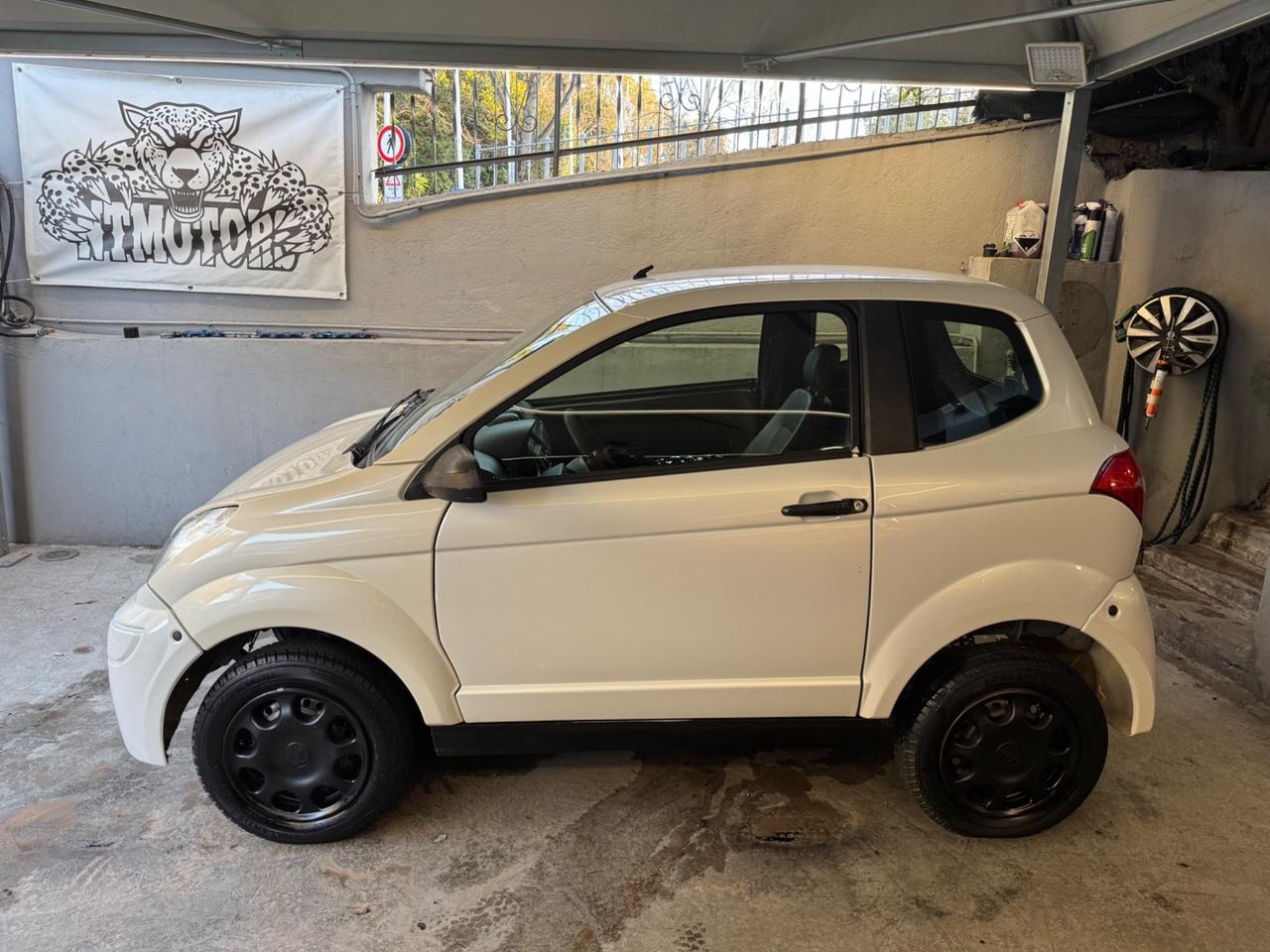 Aixam Bianco Perla Trasporto e Permute