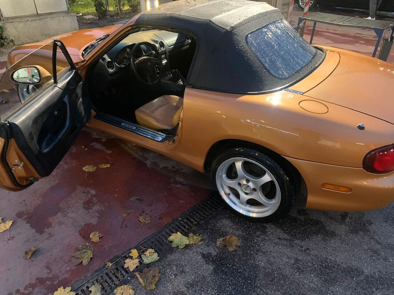 Mazda MX-5 1.6i 16V cat