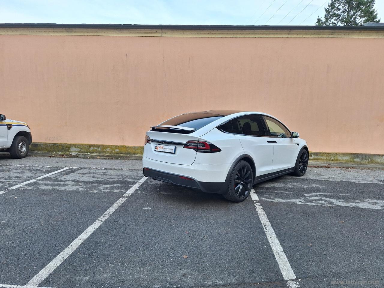 TESLA Model X All-Wheel Drive 4X4 YOKE ALI GABBIANO