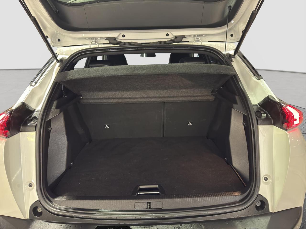 Peugeot 2008 1.5 bluehdi 130cv Allure Pack automatica 2023