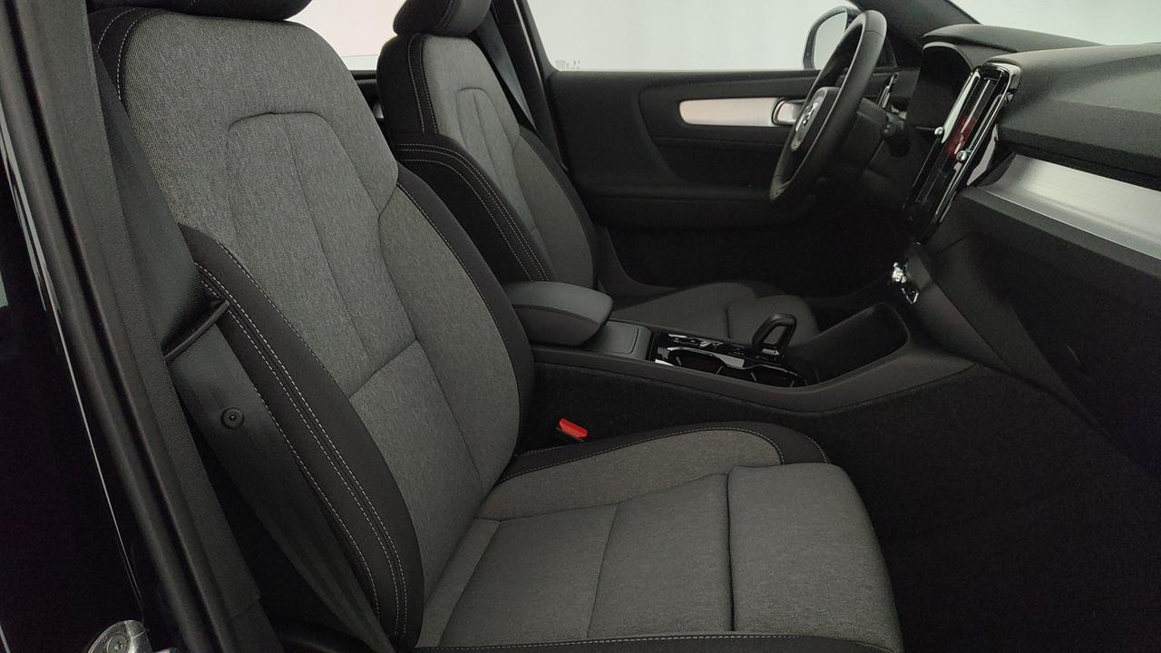 VOLVO XC40 2.0 b3 Plus Black Edition auto