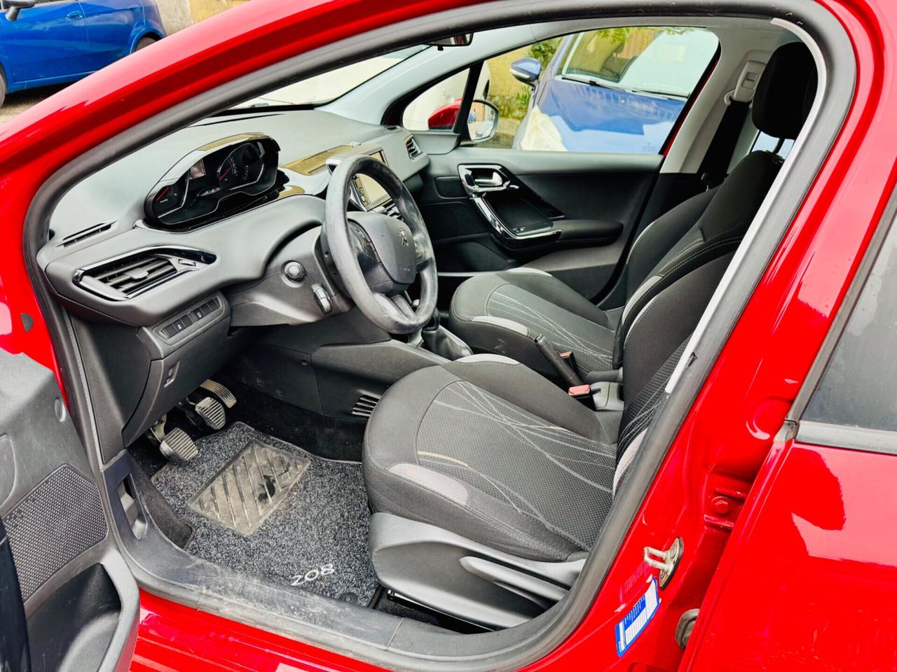 Peugeot 208 1.4 HDi 68 CV 5 porte Allure