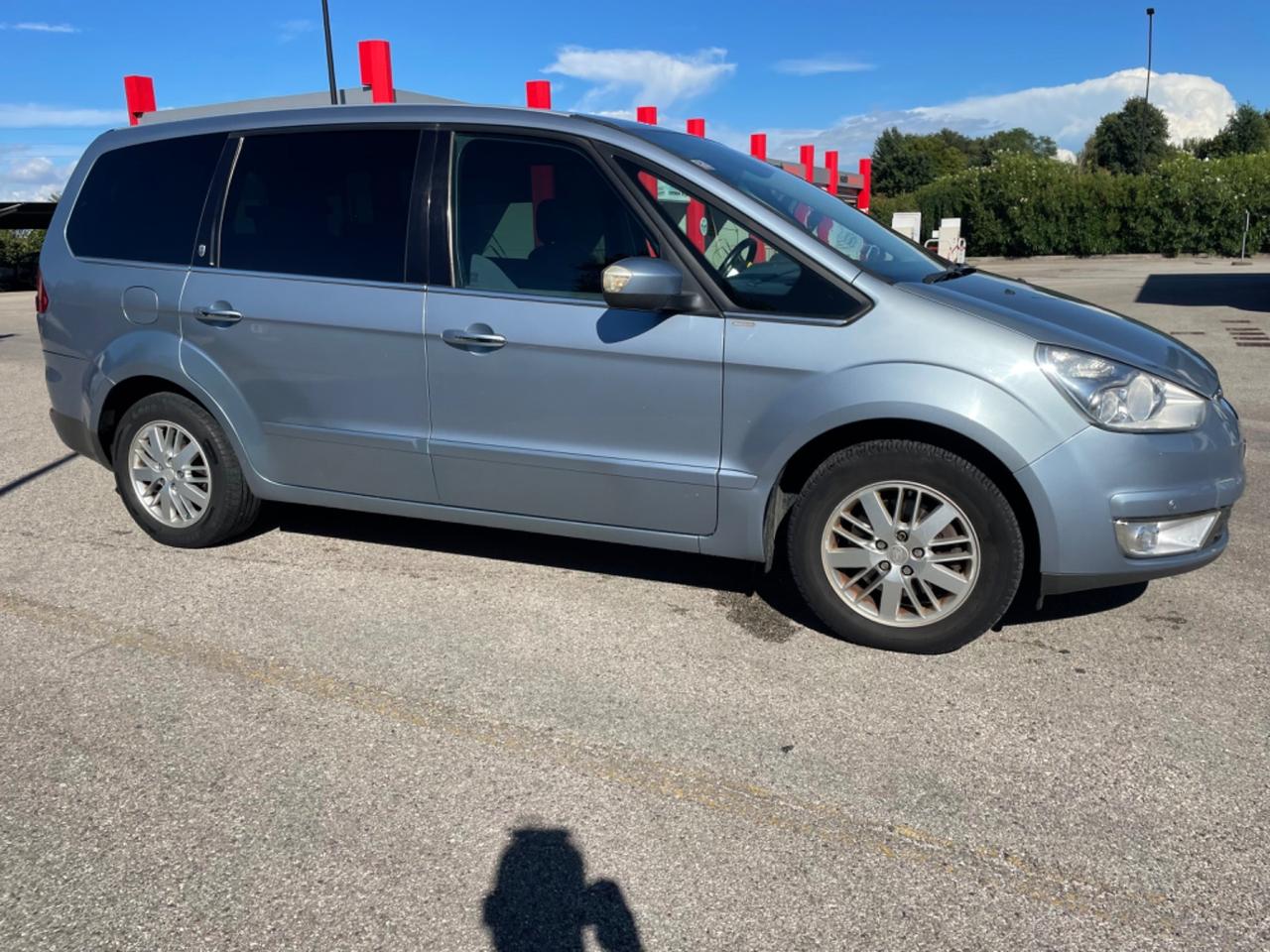 Ford galaxi .7 posti pronta al uso..€.2500