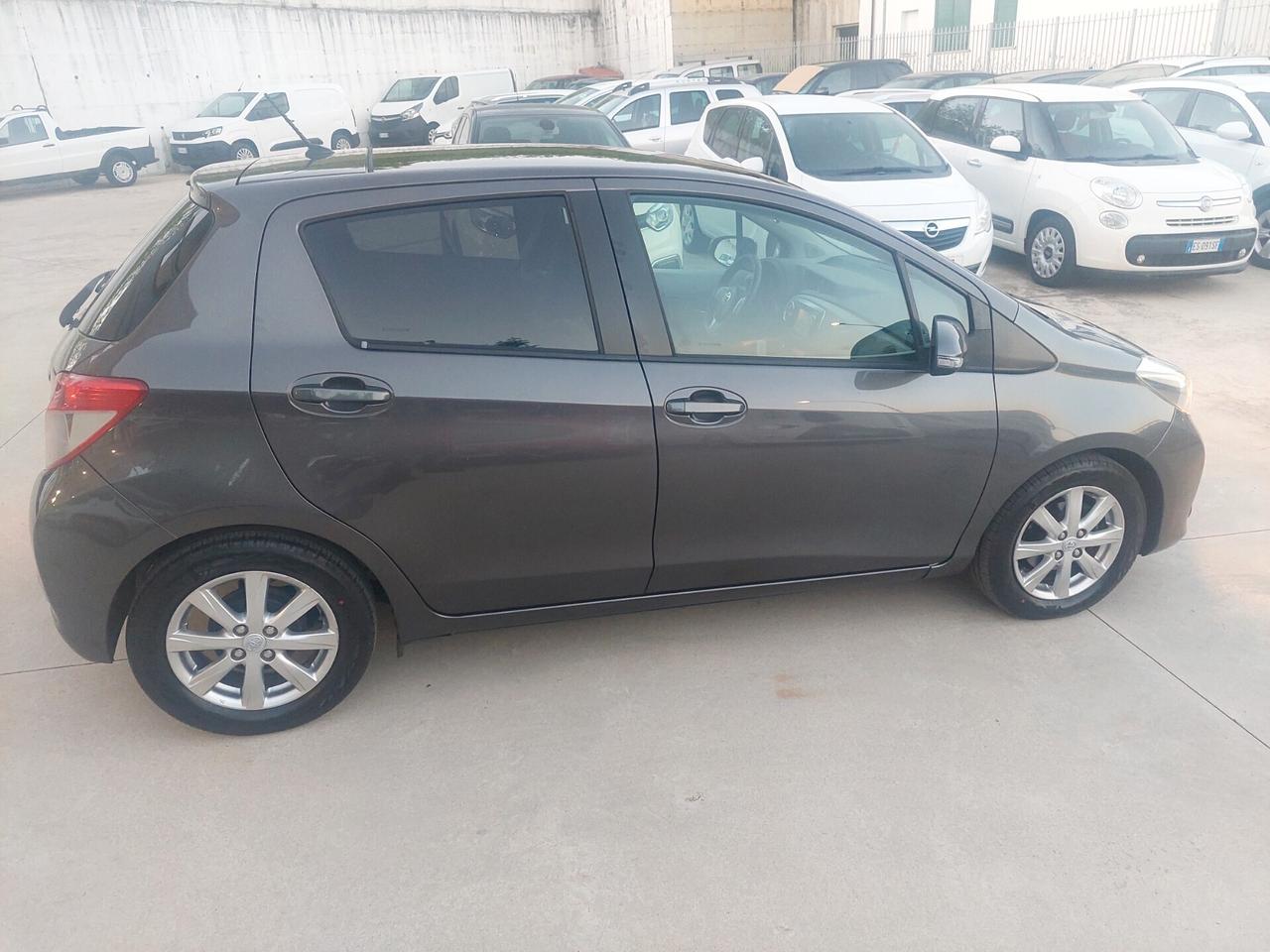 Toyota Yaris 1.4 D-4D 5 porte 90cv TETTO