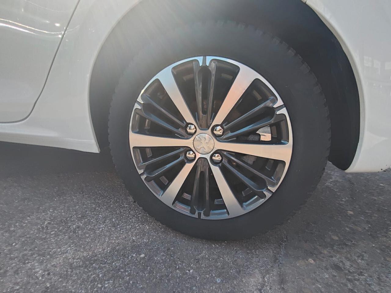 Peugeot 208 PureTech Turbo 110 EAT6 S&S 5 porte Allure automatica