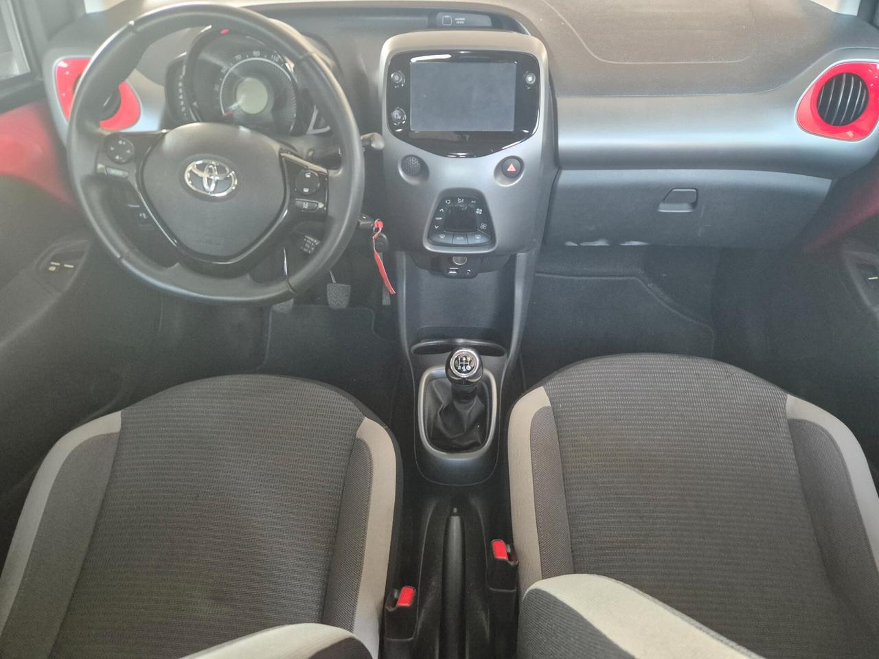 Toyota Aygo Connect 1.0 VVT-i 72 CV 5 porte x-play