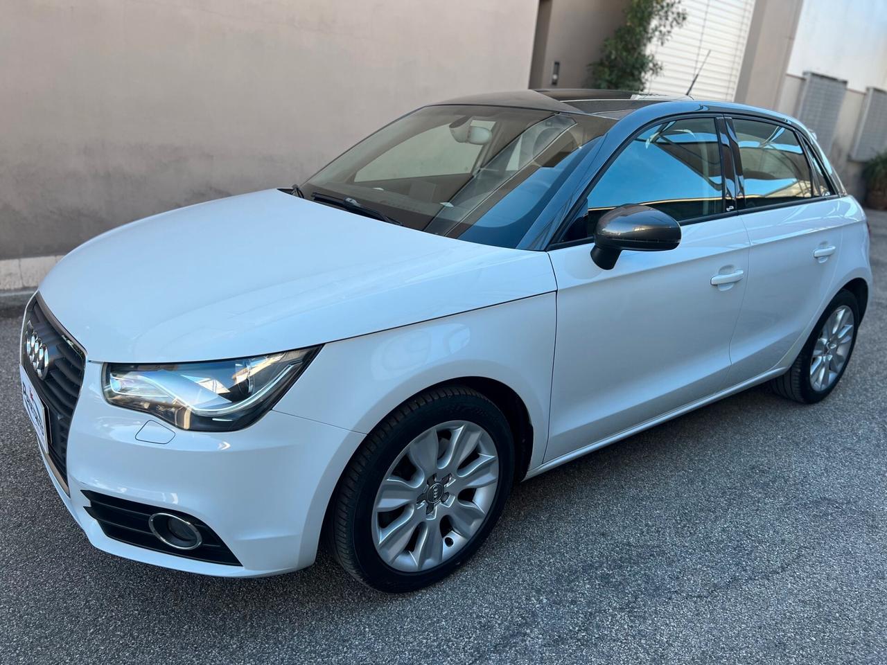 Audi A1 SPB Sportback 1.6 tdi Ambition 105cv LED/PDC PERFET.