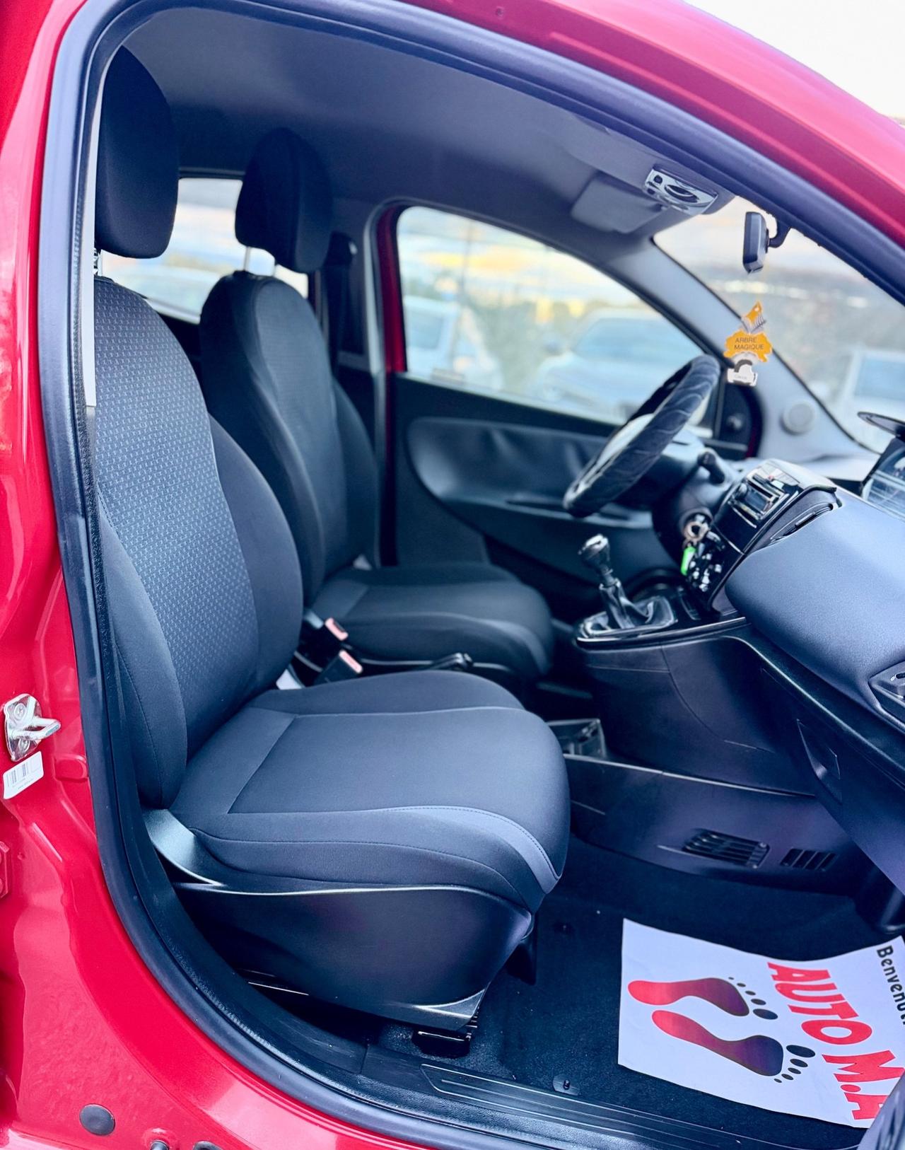 Lancia Ypsilon 2017 1,3 MJET OK NEOPATENTATI GARANZIA 12 mesi ! ! !