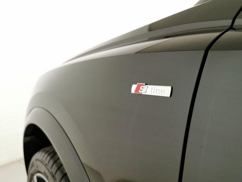 Audi Q3 35 1.5 tfsi Identity Black