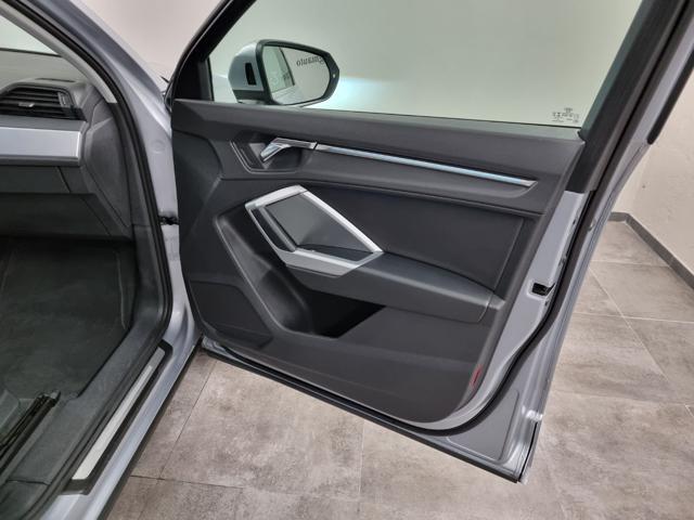 AUDI Q3 35 TFSI Business Advanced