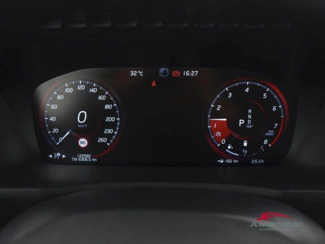 VOLVO XC90 B5 AWD Geartronic 7 posti Inscription