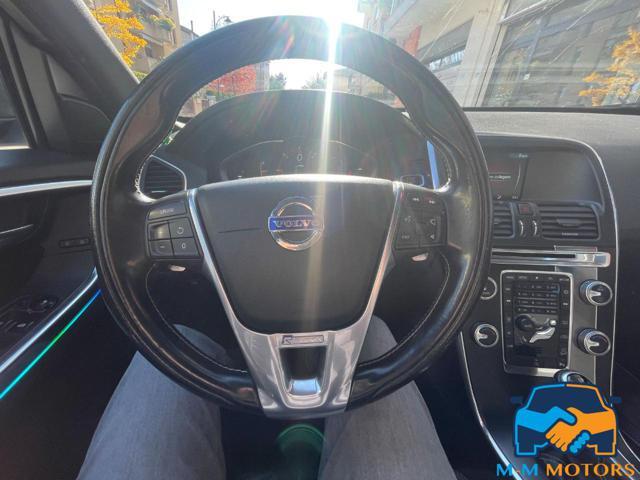 VOLVO XC60 D4 AWD doppio treno di gomme